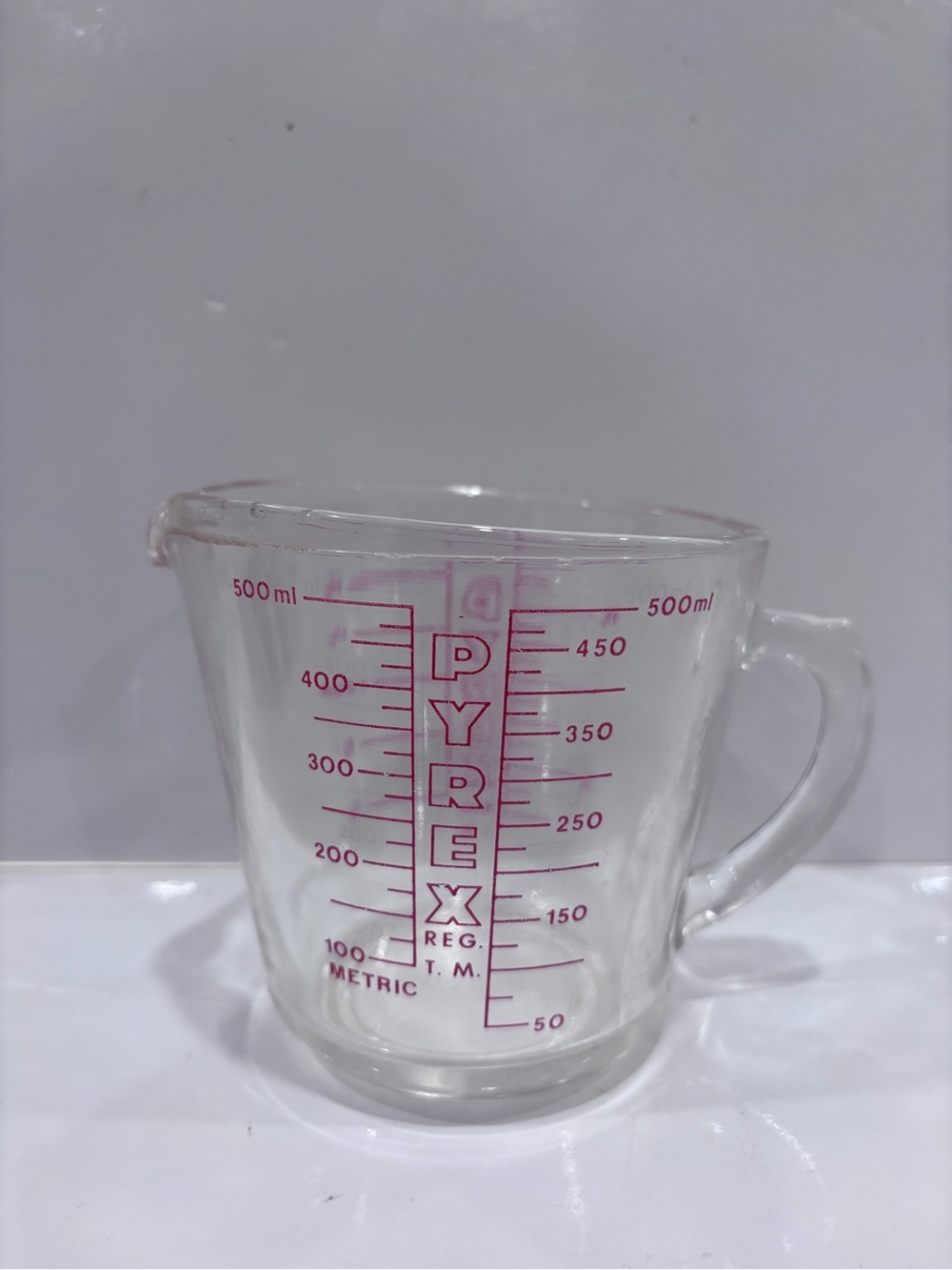 Pyrex 516 J-13 Red Lettering 2 Cup 16oz 500 ml Measuring Cup Made in USA Vintage